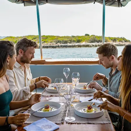 Lesic Dimitri Palace מלון דירות 5*