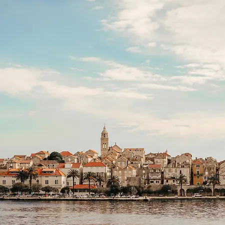 מלון דירות Lesic Dimitri Palace 5*