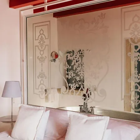 מלון דירות Lesic Dimitri Palace 5*