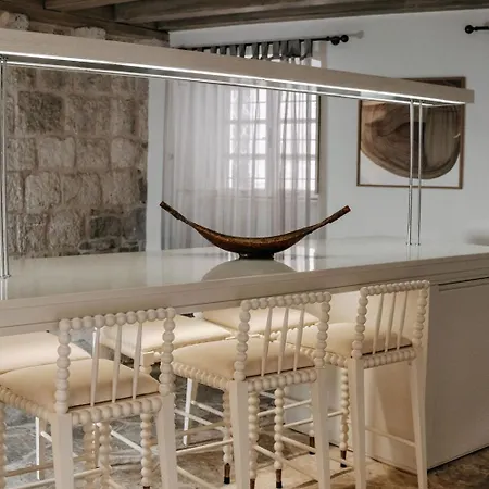 Lesic Dimitri Palace מלון דירות