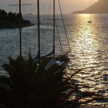 מלון דירות Lesic Dimitri Palace