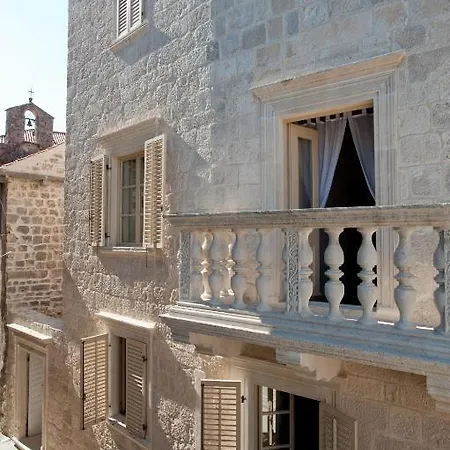 レシッチ ディミトリ パレス アパートホテル 5*